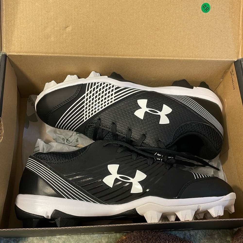 Under Armor womens cleats (softball ?)